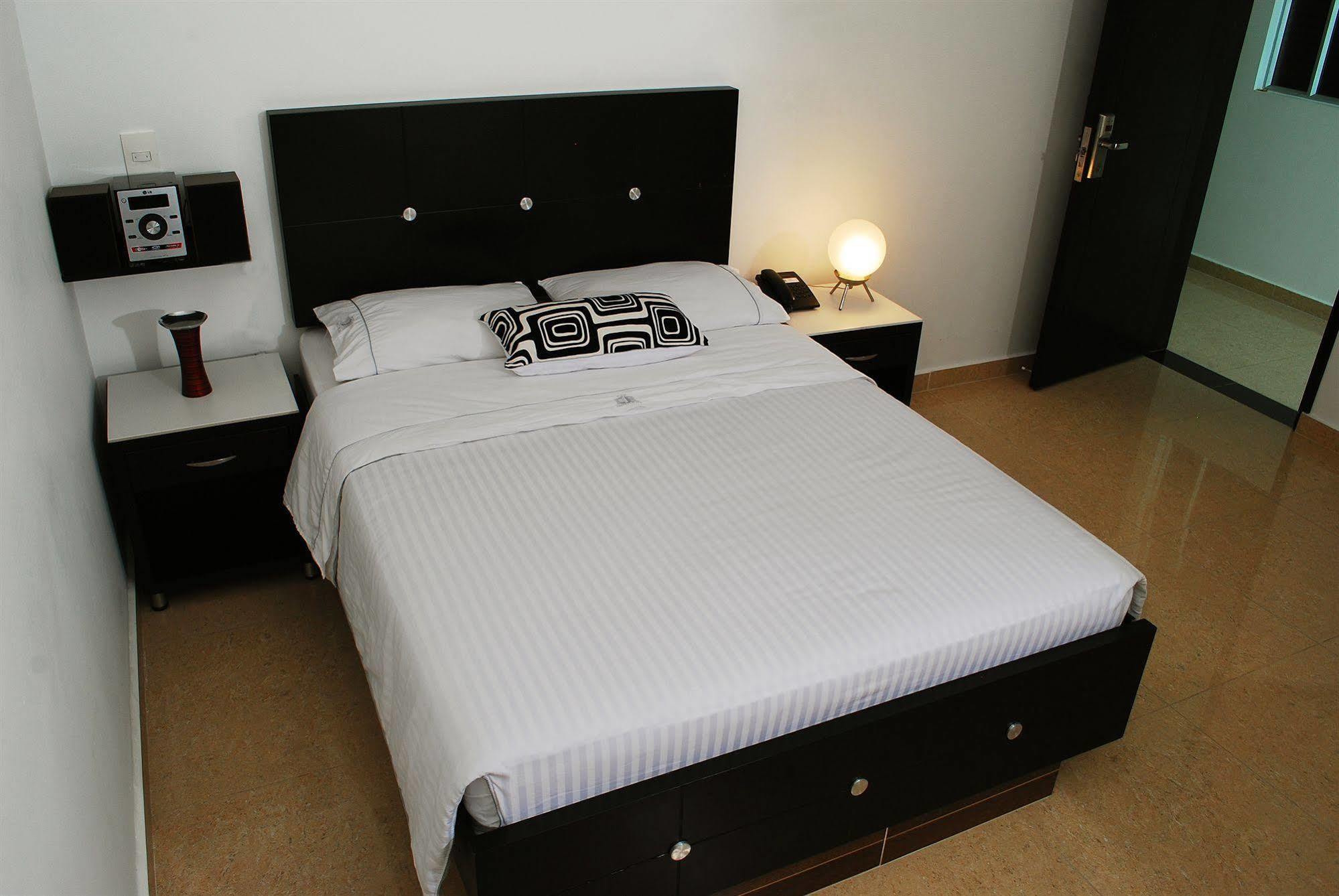 Hotel Central Plaza Medellin Itagüí Екстериор снимка
